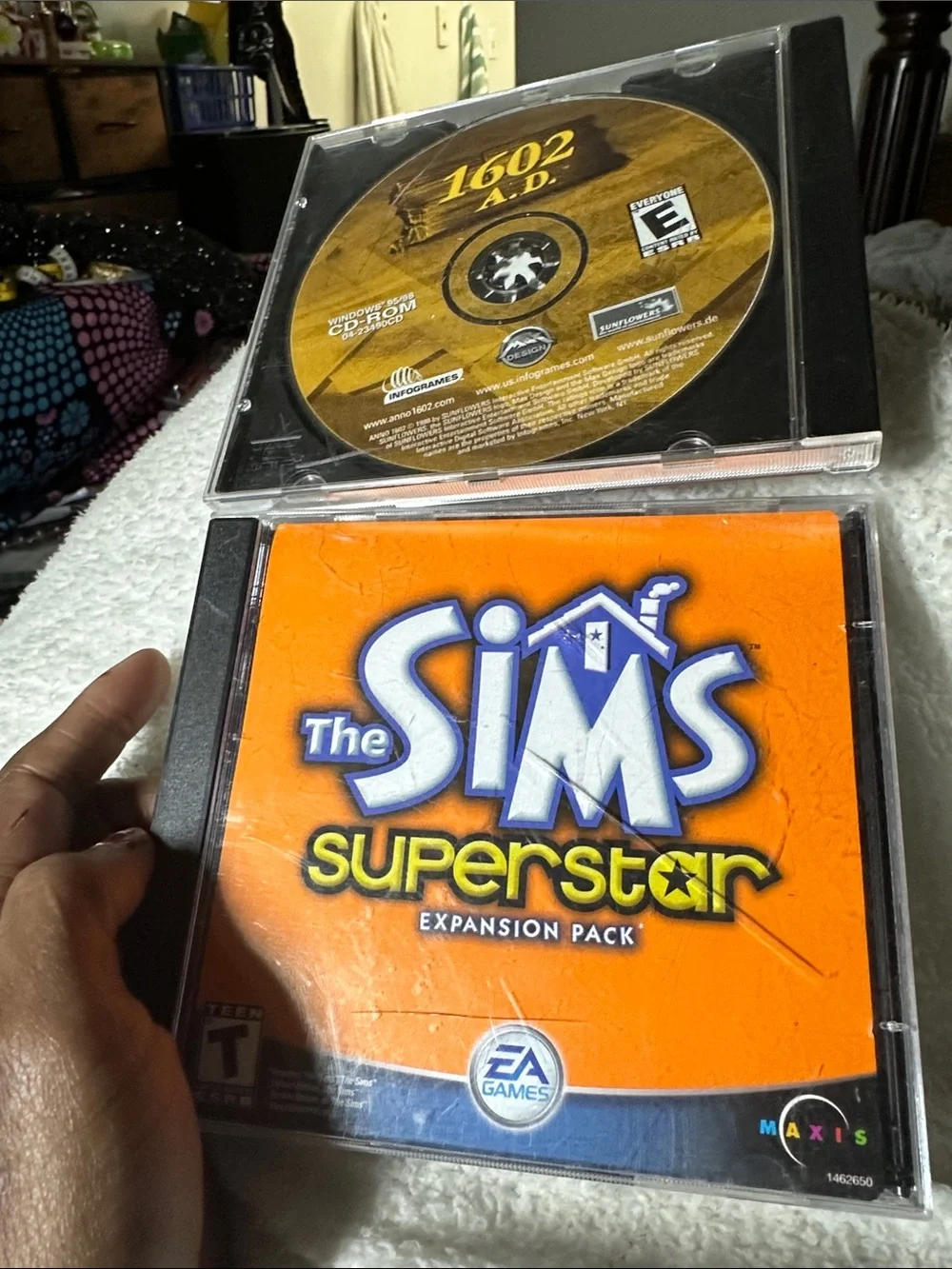 The Sims: Superstar Expansion Pack & 1602 A.D. -used scratches on case